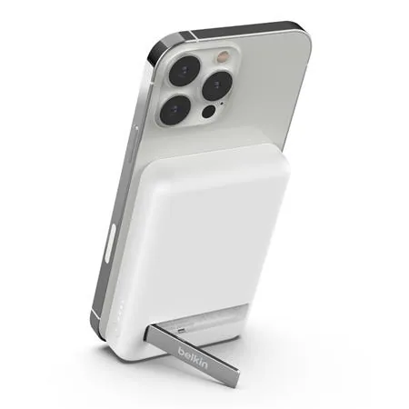 Belkin BOOST CHARGE MagSafe Magnetická Bezdrátová PowerBanka se stojánkem, 5000mAh, bílá