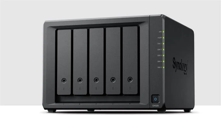 Synology DX525 - Police - 5 zásuvky