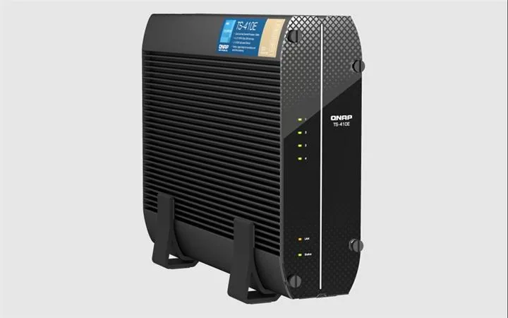 QNAP TS-410E-8G (4core 2,6GHz, 8GB RAM, 4x 2,5" SATA, 2x 2,5GbE, 4x USB 3.2, 1x 4K HDMI, fanless)