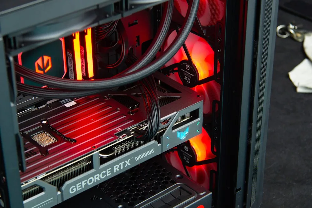 HAL3000 Alfa Gamer Elite Ti AMD Ryzen 7 9800X3D 32GB DDR5 RTX 5070 Ti 2TB PCIe4 SSD WiFi W11