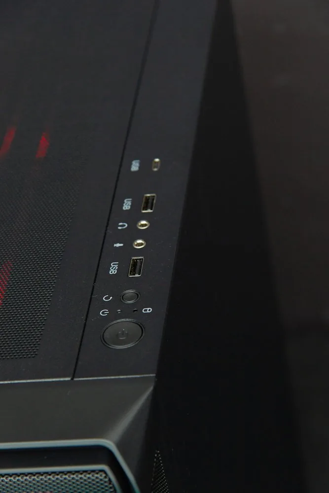 HAL3000 Alfa Gamer Elite Ti AMD Ryzen 7 9800X3D 32GB DDR5 RTX 5070 Ti 2TB PCIe4 SSD WiFi W11