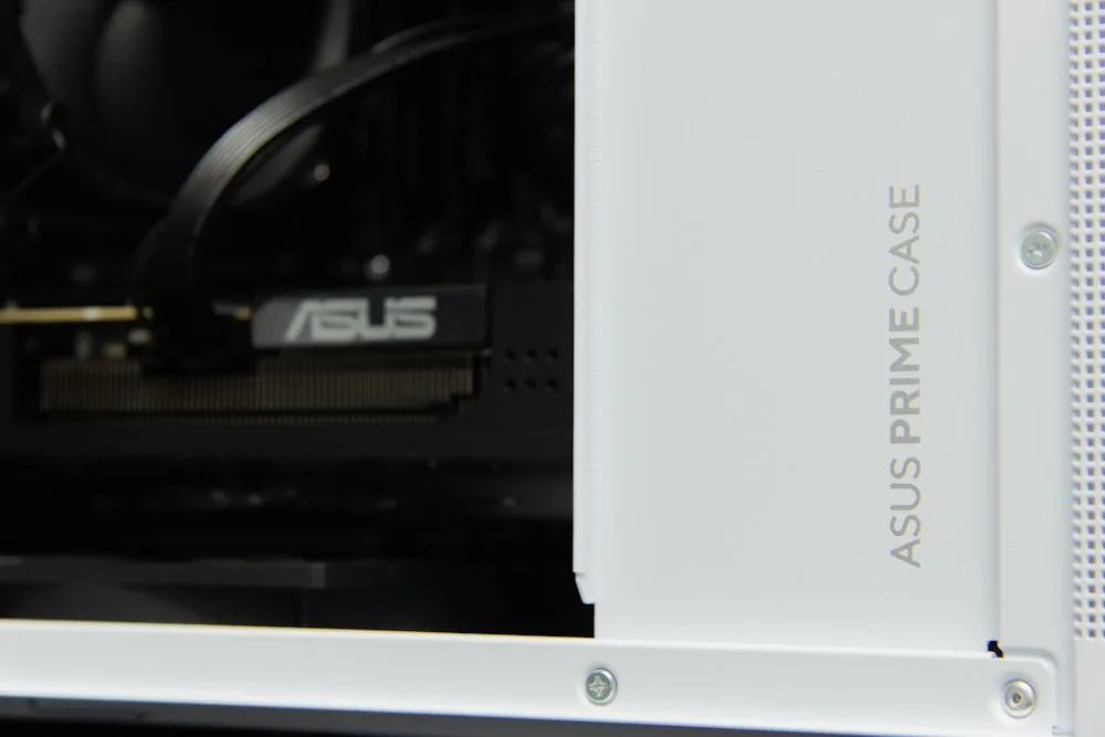 HAL3000 Alfa Gamer Micro Air White AMD Ryzen 7 9800X3D 32GB DDR5 RTX 5070 Ti 2TB PCIe4 SSD WiFi W11