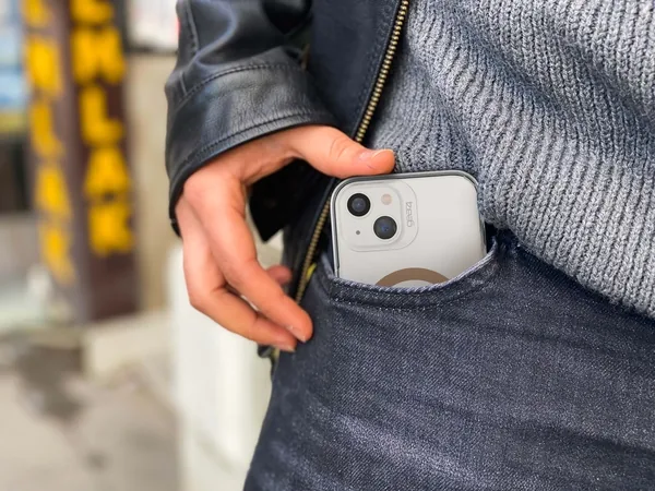 ZAGG GEAR4 D3O Milan Snap kryt iPhone 13 zlatý