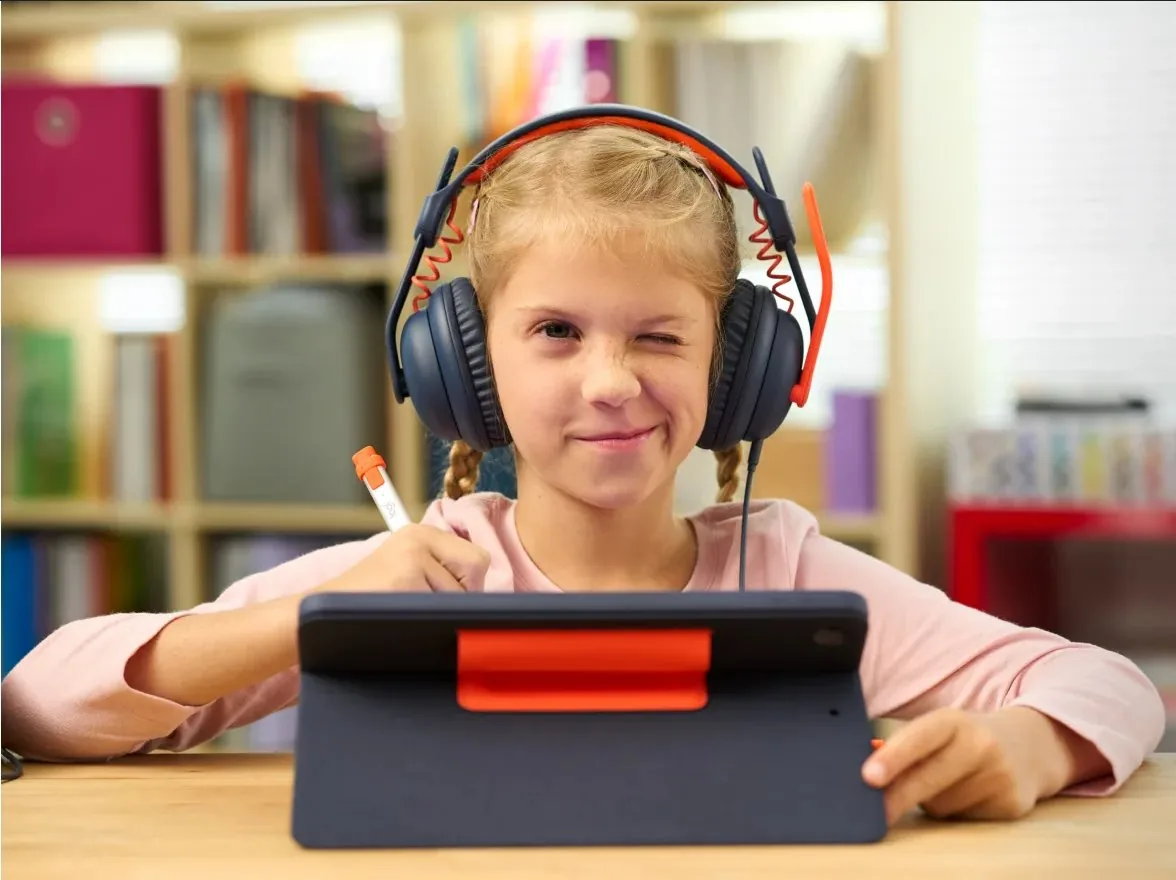 Logitech Zone Learn Over-Ear Wired Headset for Learners, 3.5mm AUX - Sluchátka s mikrofonem - plná velikost - kabelové - 3.5 mm jack