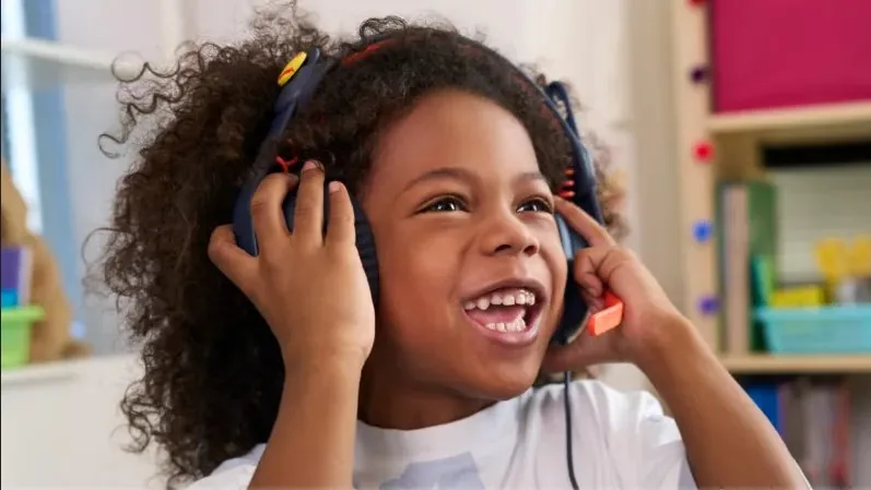 Logitech Zone Learn Over-Ear Wired Headset for Learners, 3.5mm AUX - Sluchátka s mikrofonem - plná velikost - kabelové - 3.5 mm jack