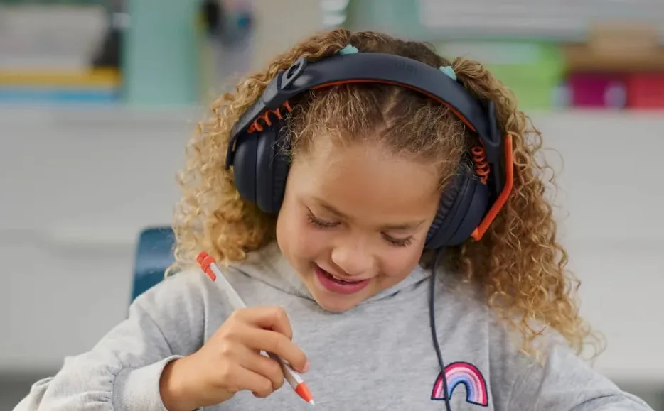 Logitech Zone Learn Over-Ear Wired Headset for Learners, 3.5mm AUX - Sluchátka s mikrofonem - plná velikost - kabelové - 3.5 mm jack